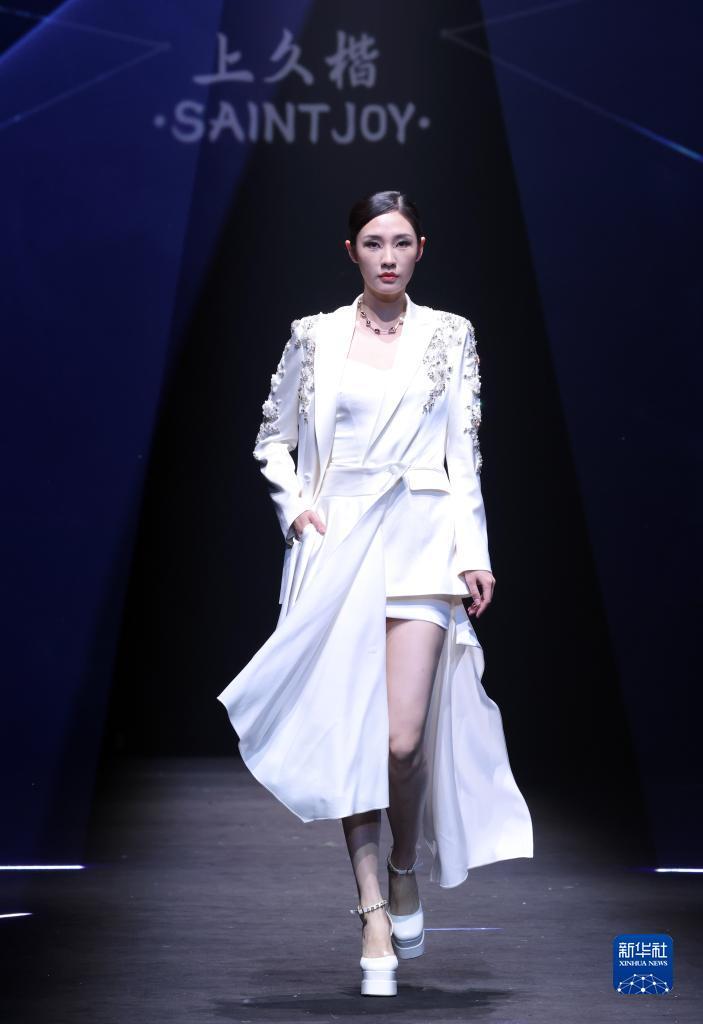 巴黎人手机app
